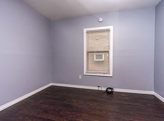 5th image of 4421 N Mulligan Ave