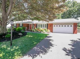 15 Haddington Ln, Delmar, NY 12054