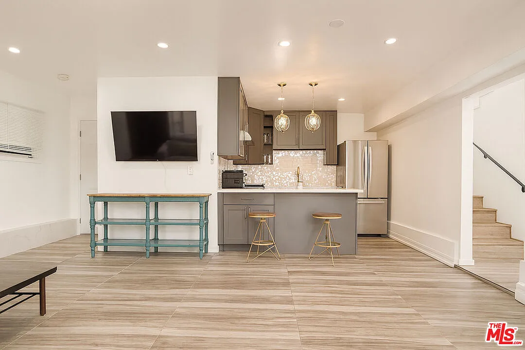 1 bed, 2.0 bath, 1100 sqft, $4,800 — Photo 1