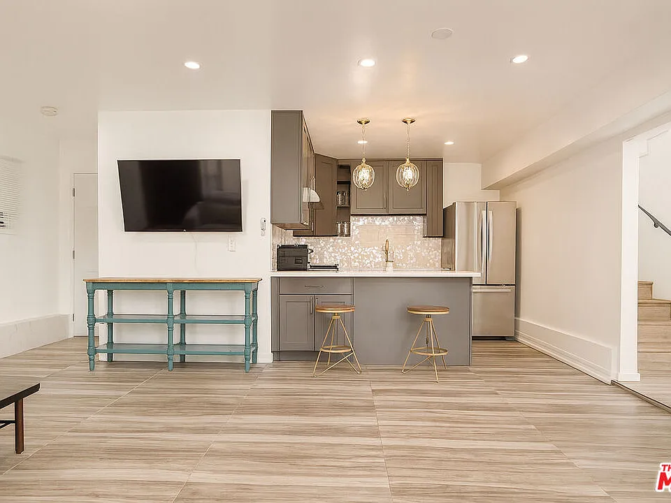 1174 Coldwater Canyon Dr