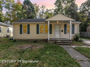 310 E Sugnet Rd, Midland, MI 48642