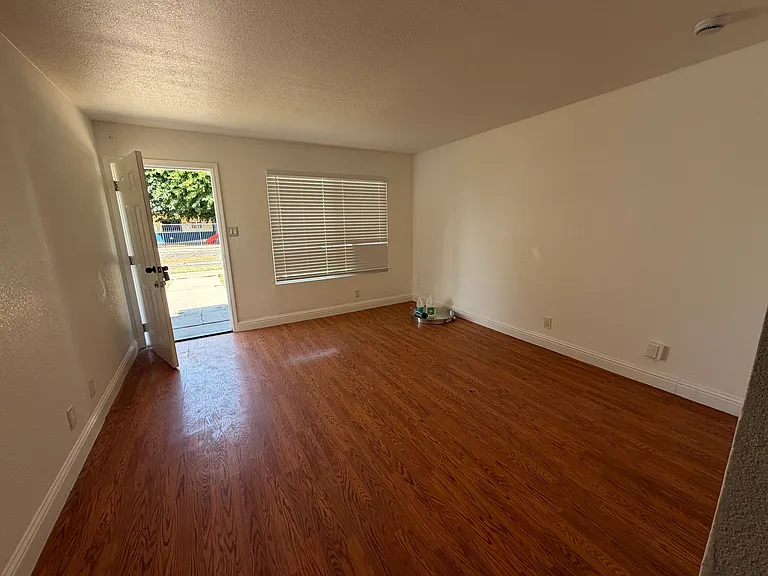 1856 Grove Ave #1856 — Photo 3