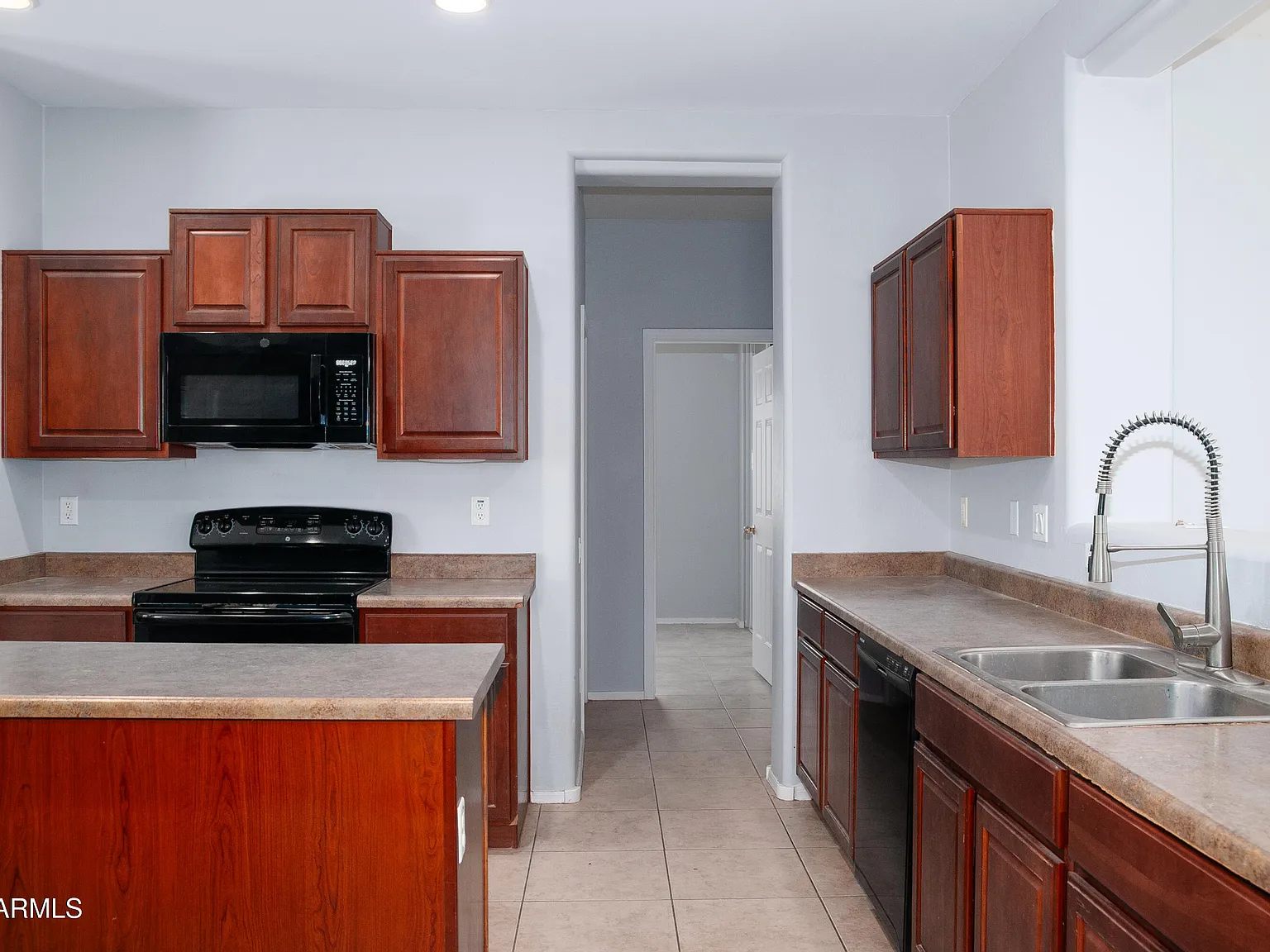 3 bed, 2.0 bath, 1817 sqft, $1,695 — Photo 3