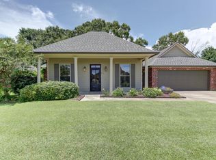 216 Barksdale Dr, Broussard, LA 70518