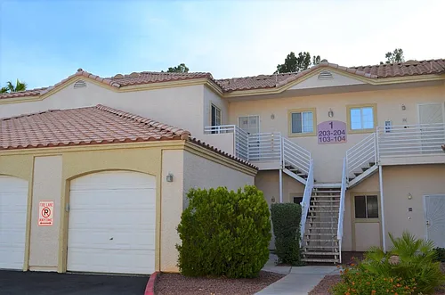 1900 N Torrey Pines Dr Photo 1