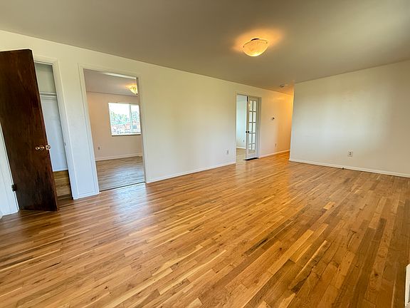 5th image of 2592 Yarmouth Ave