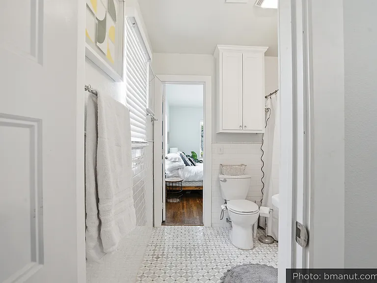 321 N Xenophon Ave — Photo 31