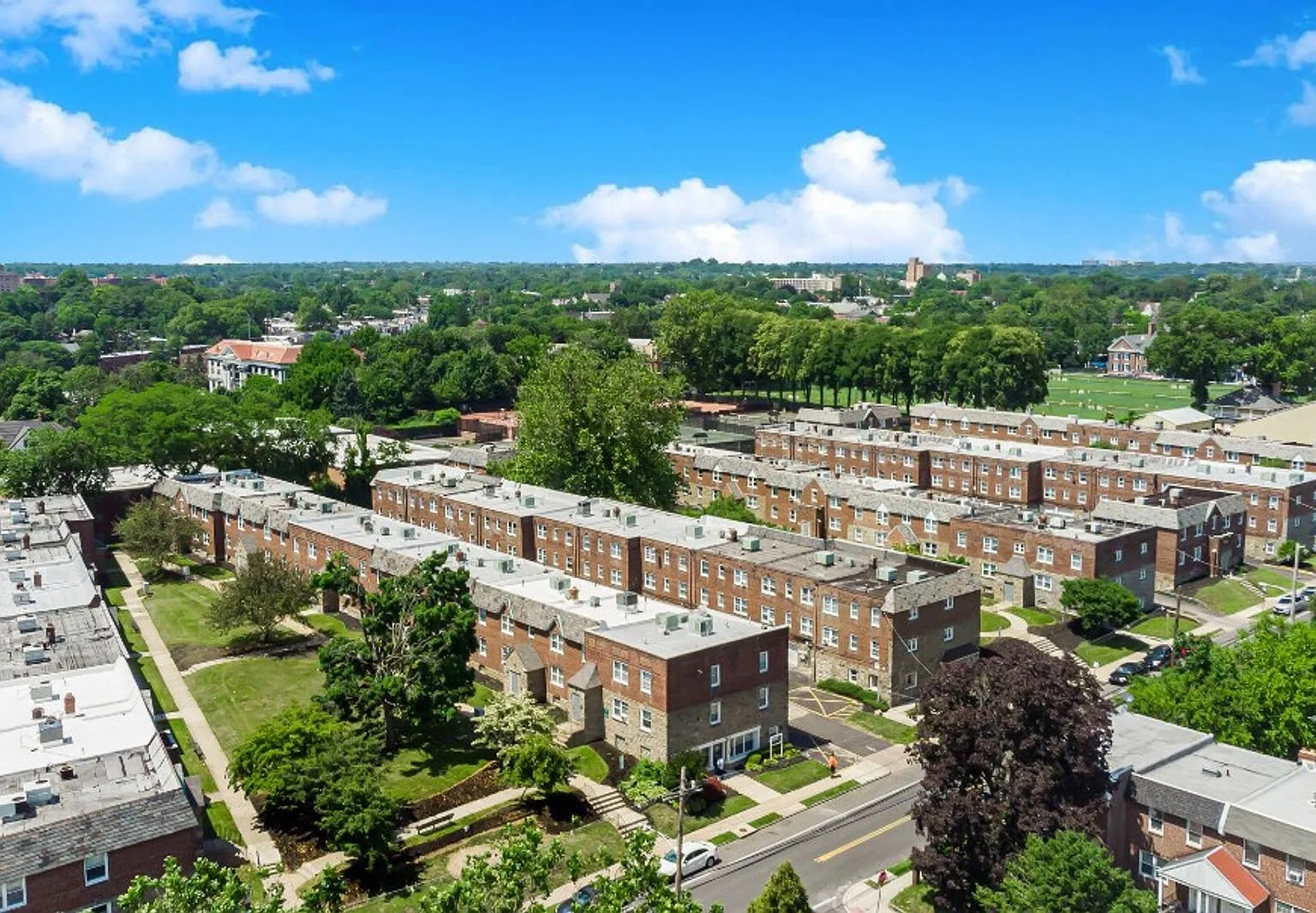Willow Court Apartments — Photo 2