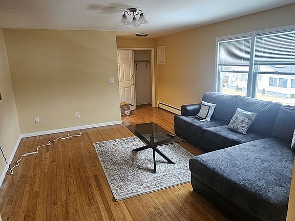 5th image of 295 Bartlett St Floor 2