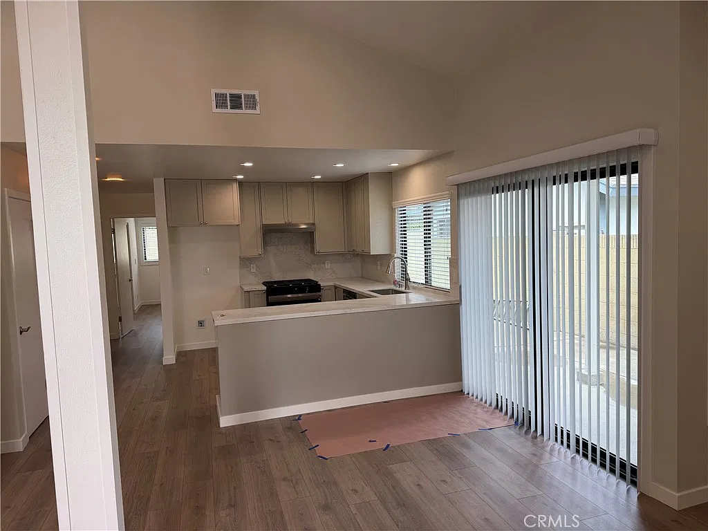 3 bed, 1203 sqft, $4,250 — Photo 3