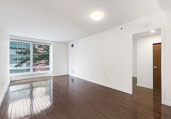 5th image of 462 W 58th St APT 2D
