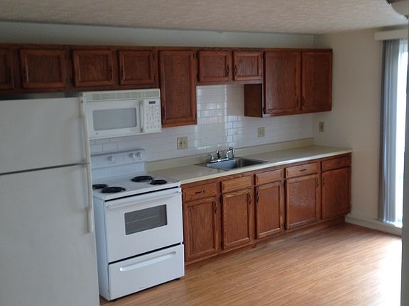 4th image of 400 Main St APT 3
