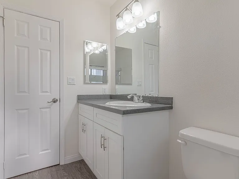 8123 Langdon Ave — Photo 11