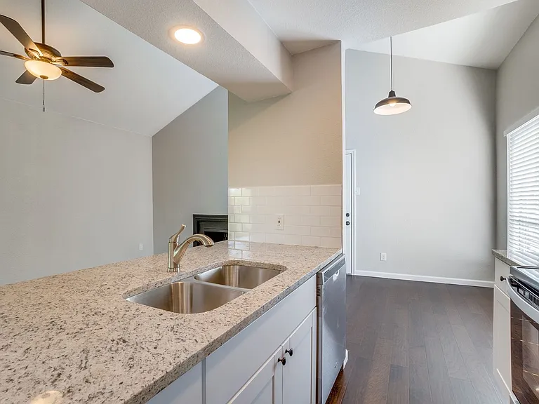 Creekside Condominumums — Photo 18