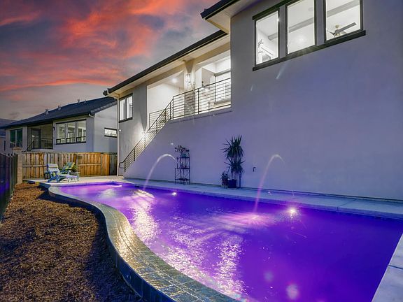 3rd image of 2042 Ritchie St