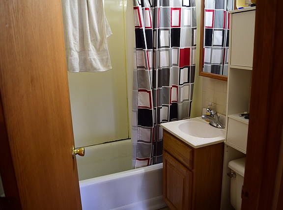 3rd image of 6907 W 95th Pl