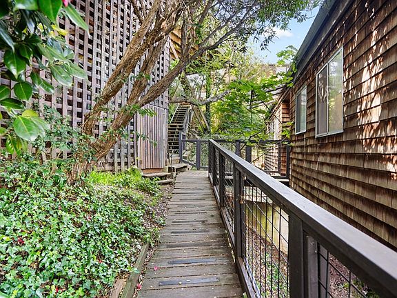 4th image of 172 Bulkley Avenue