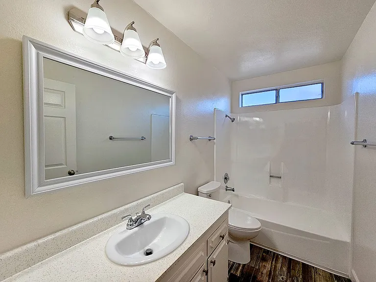 Sandalwood Apartments — Photo 22