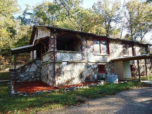 4th image of 510 School Ave