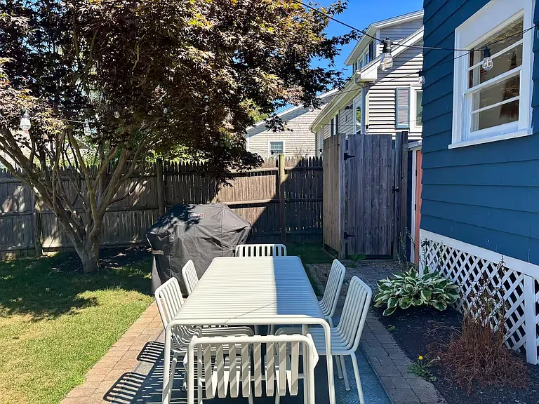 4 Apthorp Ave — Photo 20