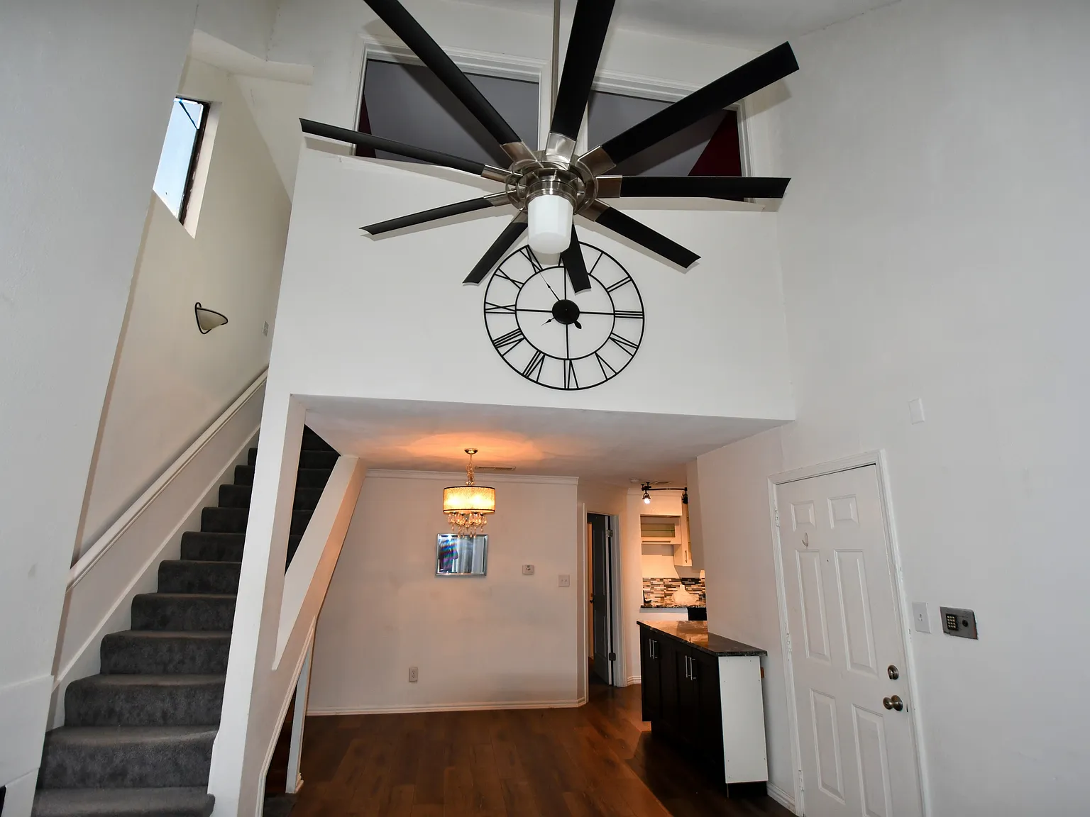 2 bed, 929 sqft, $1,700 — Photo 4
