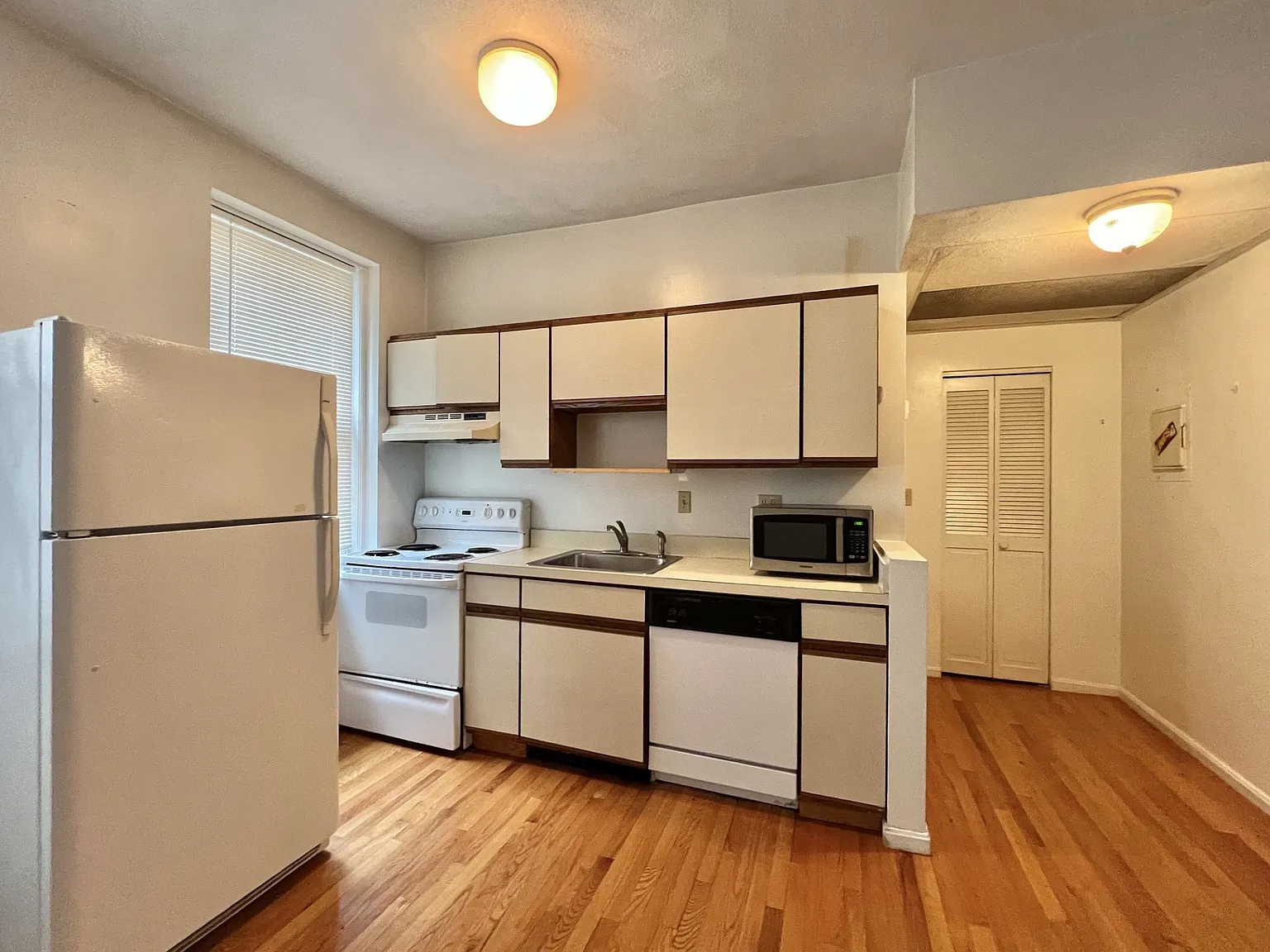Studio, 360 sqft, $2,200 — Photo 4