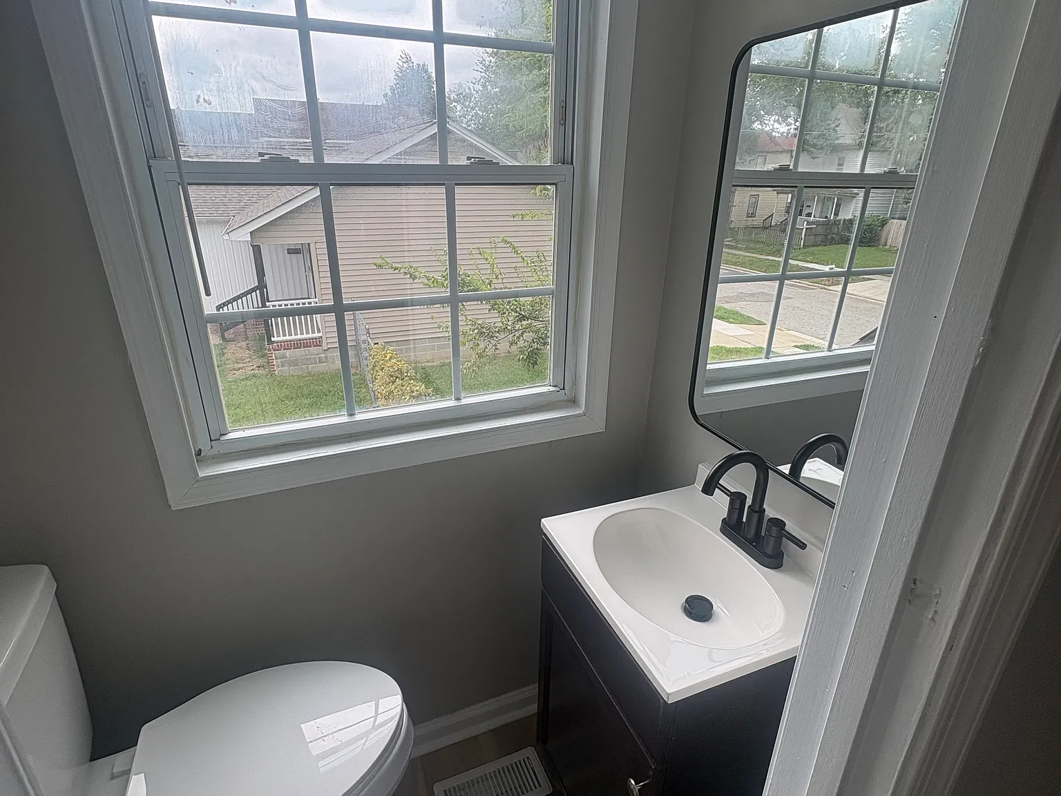 3 bed, 1.5 bath, 900 sqft, $1,750 — Photo 2