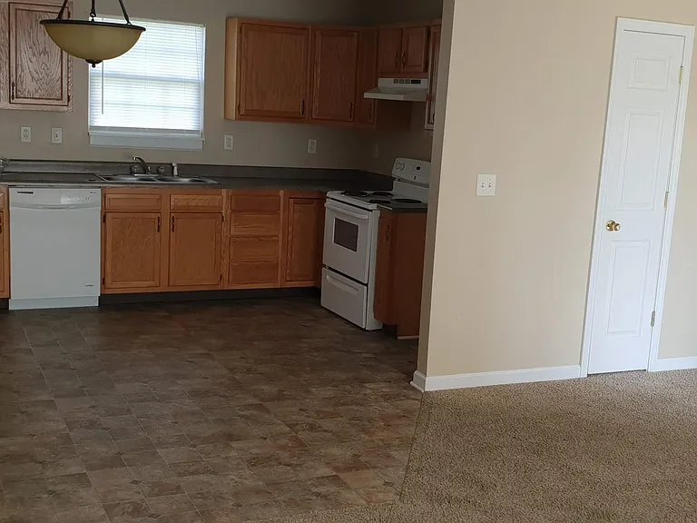 1394 Sassafras Ct — Photo 2