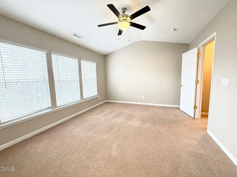 412 Canyon Lake Cir — Photo 13