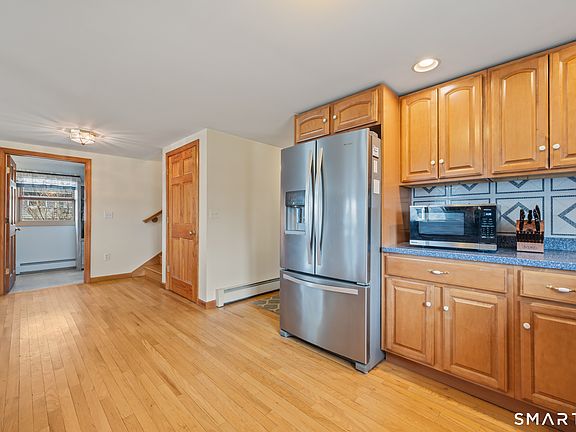 5th image of 220 Springdale Avenue
