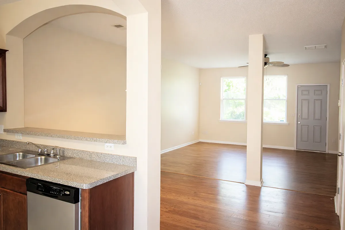 Building Photo - 1402 Bayrose Cir