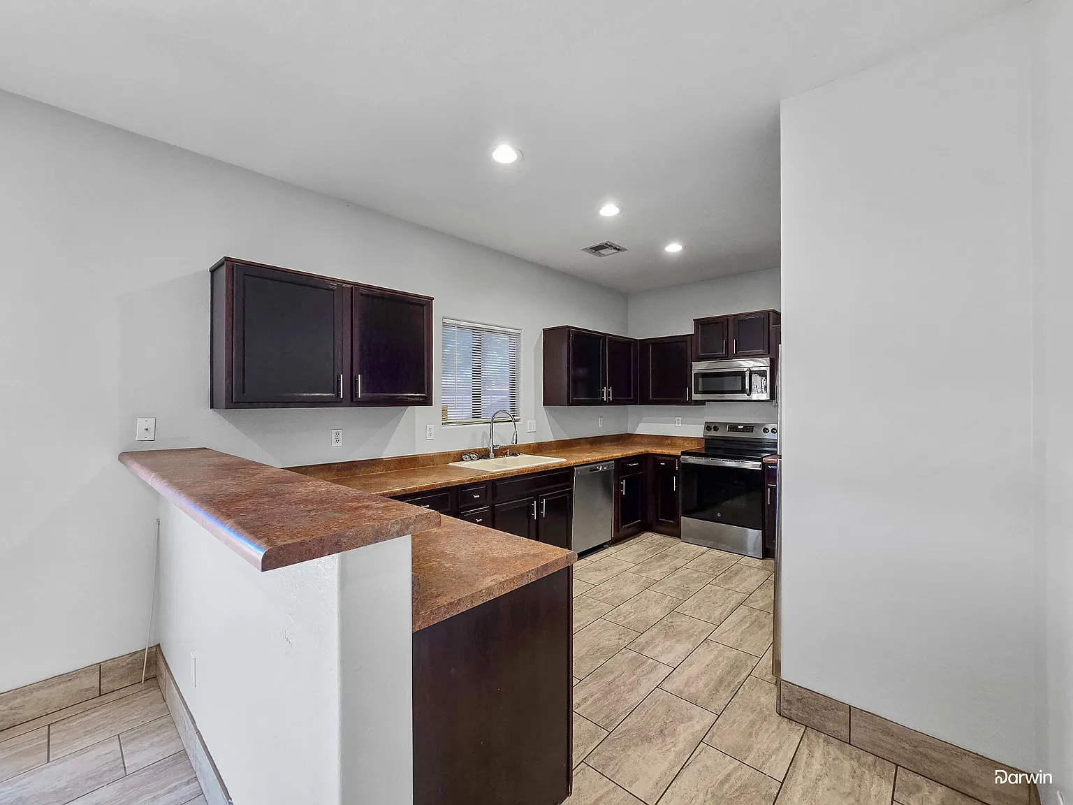 4 bed, 2.5 bath, 1820 sqft, $2,515 — Photo 3
