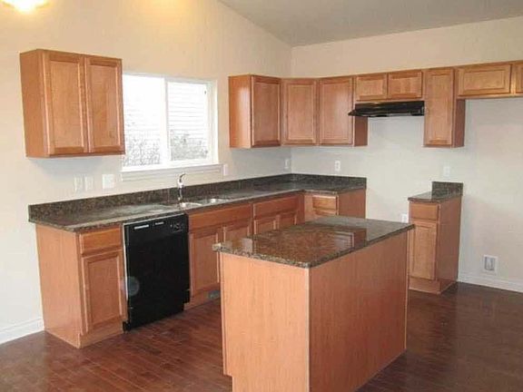 3rd image of 714 Blue Bird Ln
