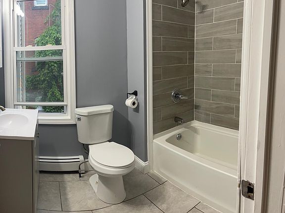 4th image of 35 Benton St Unit 2