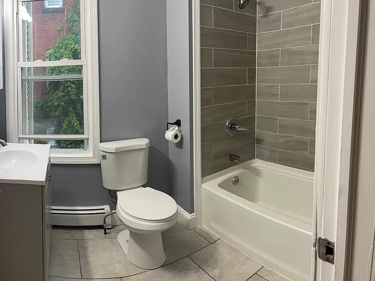 35 Benton St #2 — Photo 4