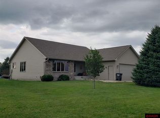 759 Harris St, Lake Crystal, MN 56055