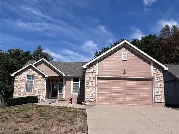 1513 NE Craigievar Dr, Blue Springs, MO 64014
