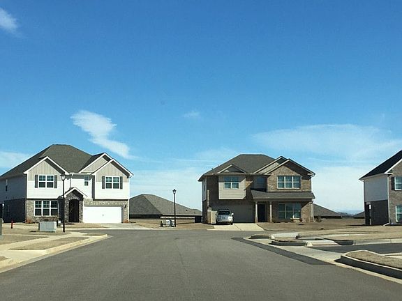 5th image of 243 Cherry Laurel Dr