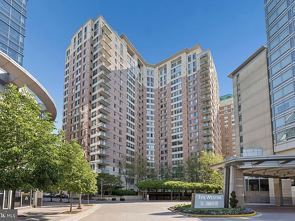 2nd image of 851 N Glebe Rd APT 706