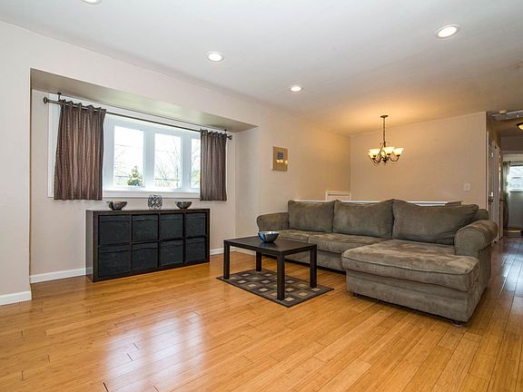 5th image of 121 Berkeley Ave