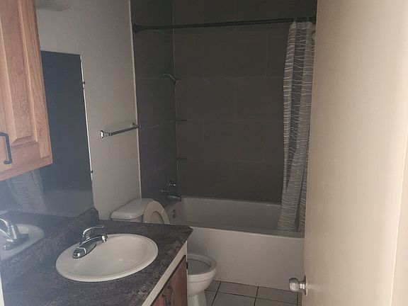 5th image of 922 Hazel Dr