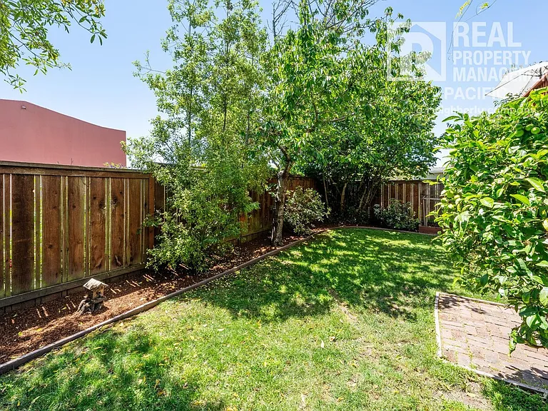 1550 Beverly Pl — Photo 36