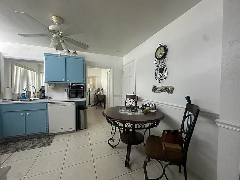 806 Ocean Dr — Photo 8