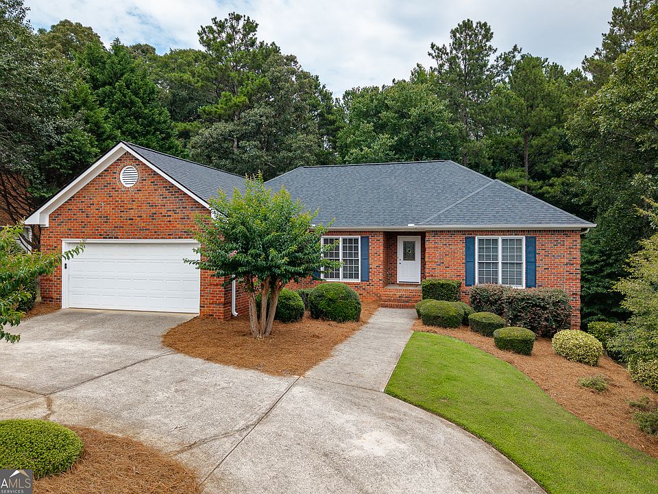 1st image of 825 Saint Ives Ln