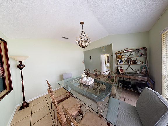 5th image of 9539 Broken Oak Blvd