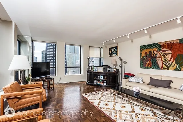 260 E Chestnut St #3201 — Photo 5
