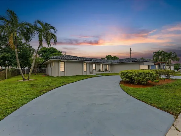 5526 Plunkett St, Hollywood, FL 33021