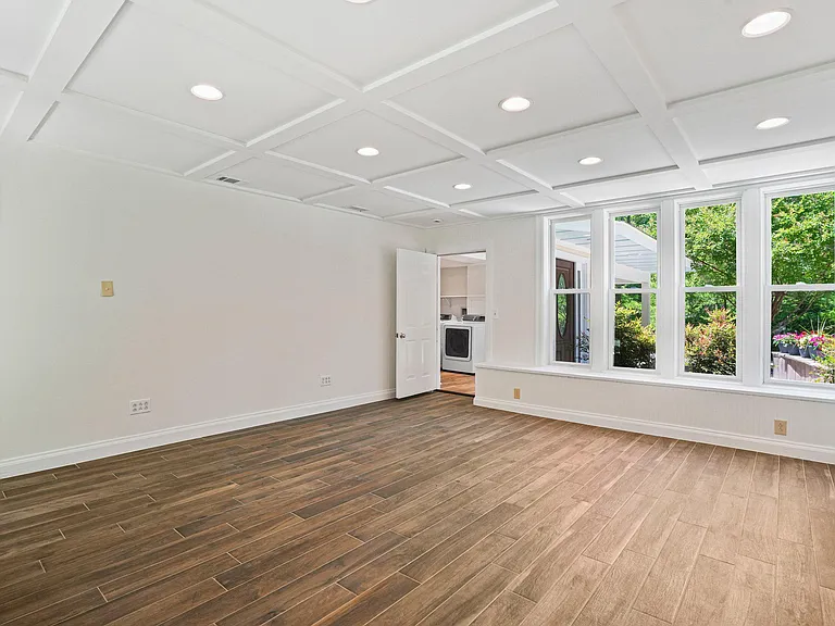 7712 Dolly Dr — Photo 23