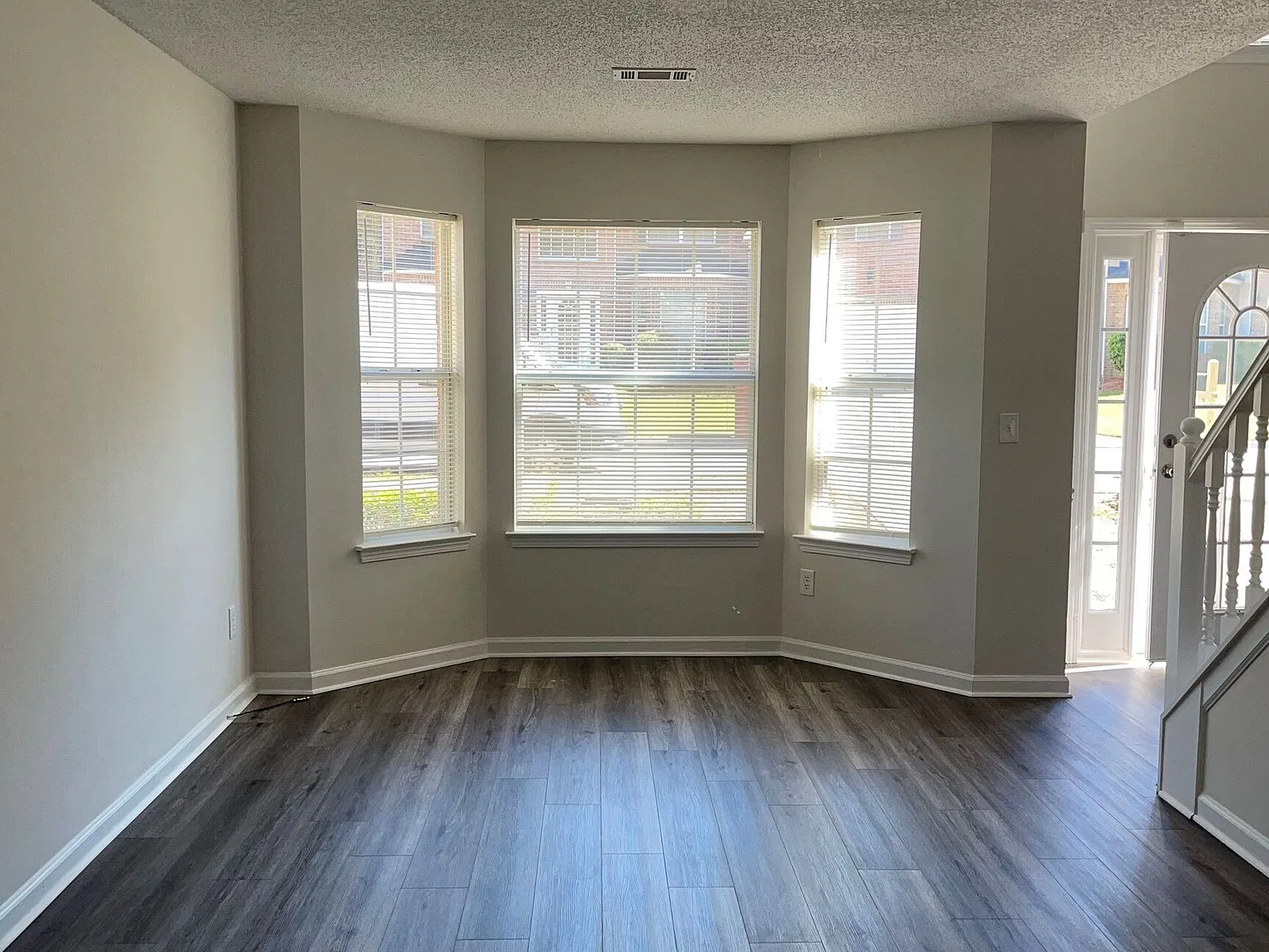 5 bed, 3.0 bath, 3156 sqft, $2,575 — Photo 2