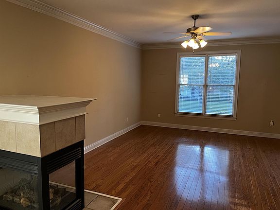 5th image of 206 S Reese St